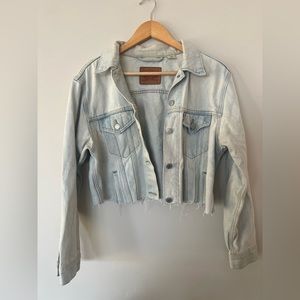 Levi’s Cropped Oversized Trucker Jacket